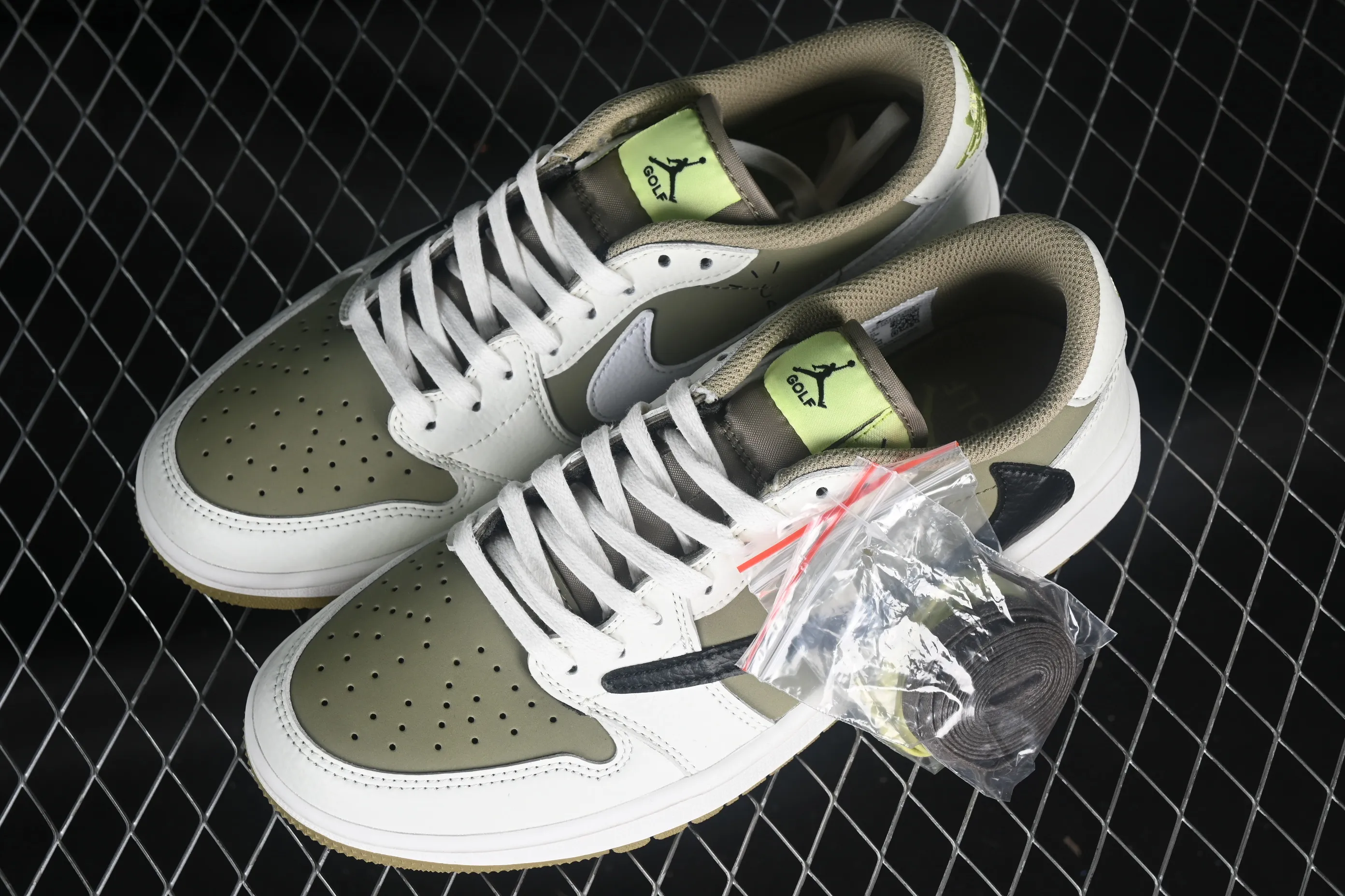 All categories Air Jordan Jordan series basketball shoes Air Jordan 1 Low B1 special price Travis Scott x Air Jordan 1 Low OG AJ1 Joe 1 undercut low FZ3124-200